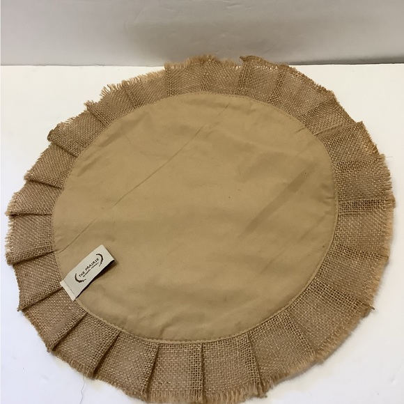 The Prairie  by Rachel Ashwell Round Burlap Placemats Inscribed 15.5 in - Picture 5 of 7